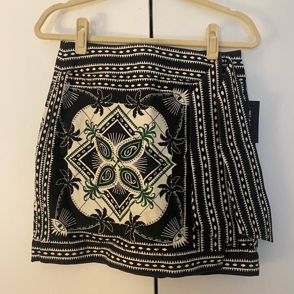 Brand new never worn Farm Rio wrap skirt